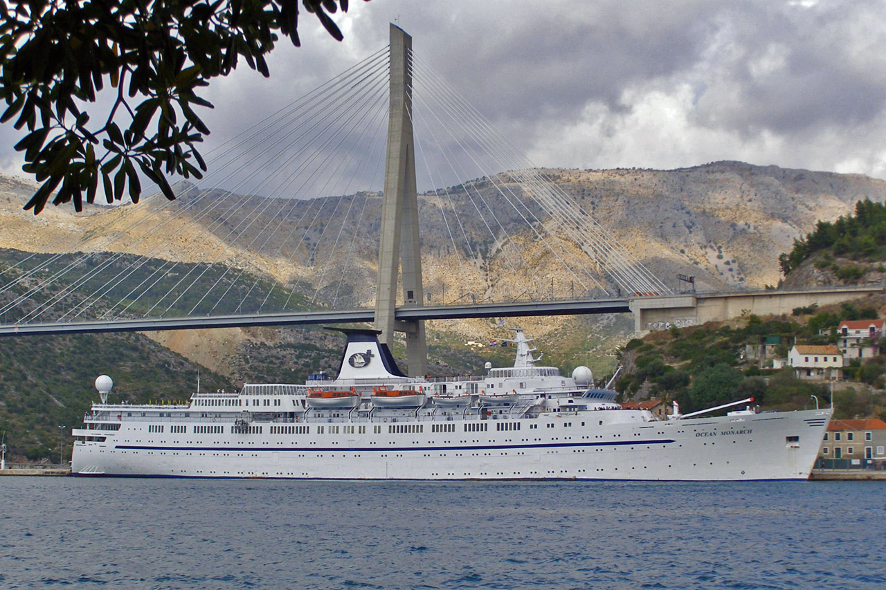 Ocean Monarch - Cruise ship Odyssey